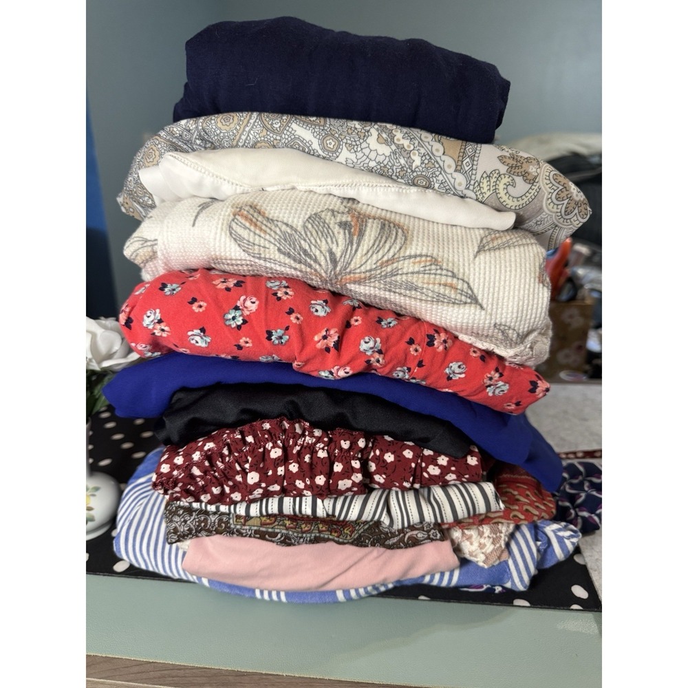 Reseller's Mystery Bundle Women's 10 Items Various Sizes - Picture 2 of 2